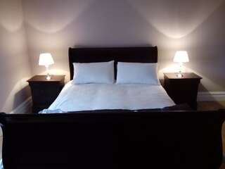 Отели типа «постель и завтрак» Abbeyview House Ballymahon Номер с кроватью размера "king-size" и гидромассажной ванной-1